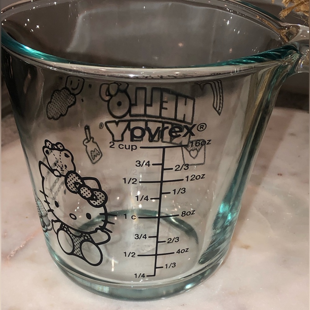 ✨NWT✨ Pyrex Hello Kitty Glass Measuring Cup - Picture 5 of 7